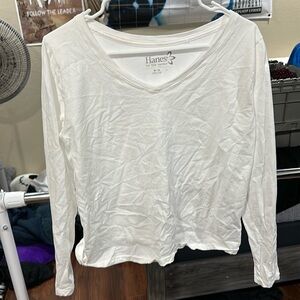 white Hanes long sleeve shirt
